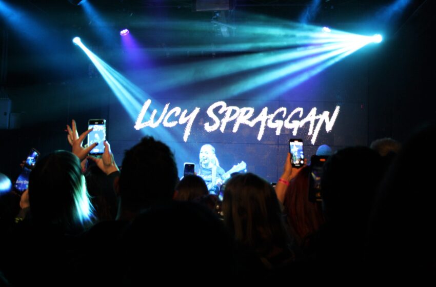  Lucy Spraggan wows crowds with an intimate acoustic set at The Warehouse