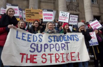 Leeds students support lecturers on Parkinson steps
