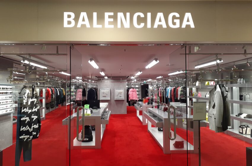 Demna pays tribute to Ukraine with Balenciaga Winter ’22 runway