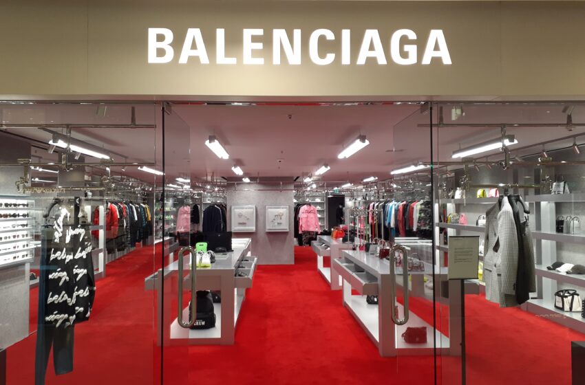  Demna pays tribute to Ukraine with Balenciaga Winter ’22 runway