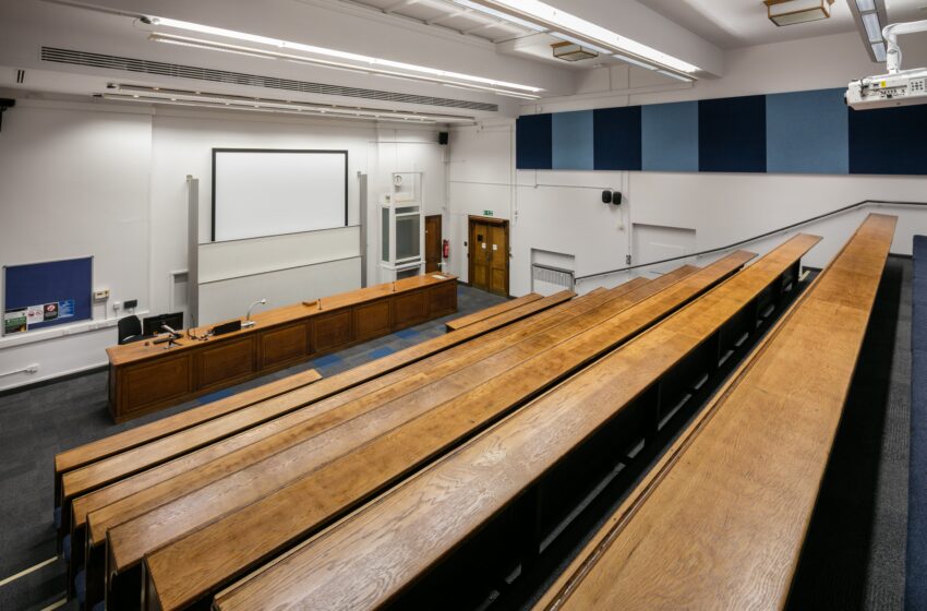  “I went for the first week and then missed the rest”: Why are fewer students attending lectures?