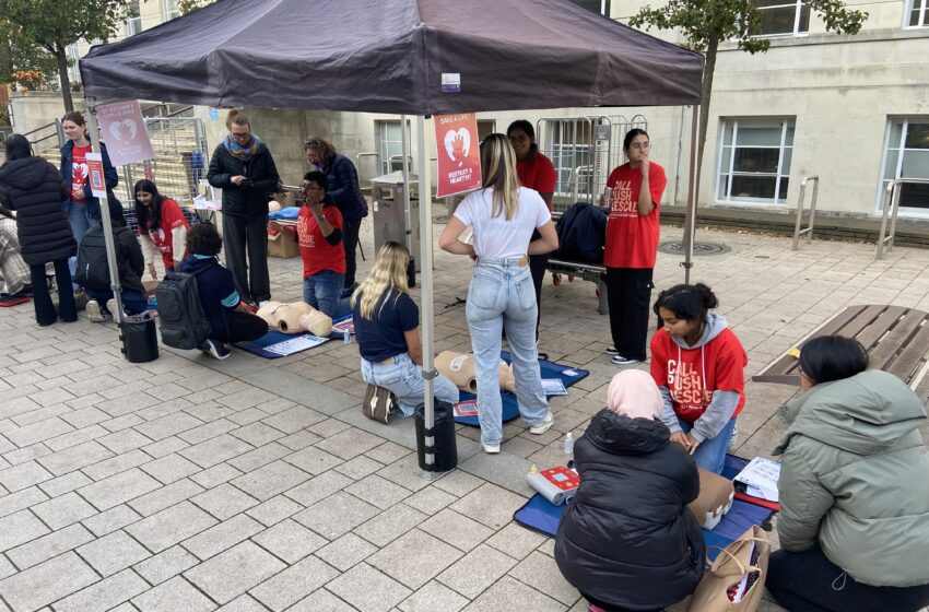  Medicine students teach life-saving CPR on campus