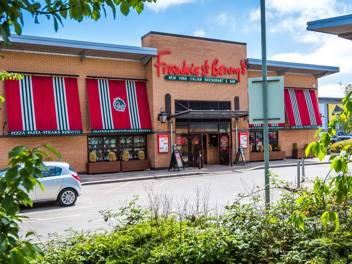 Frankie & Benny’s sign