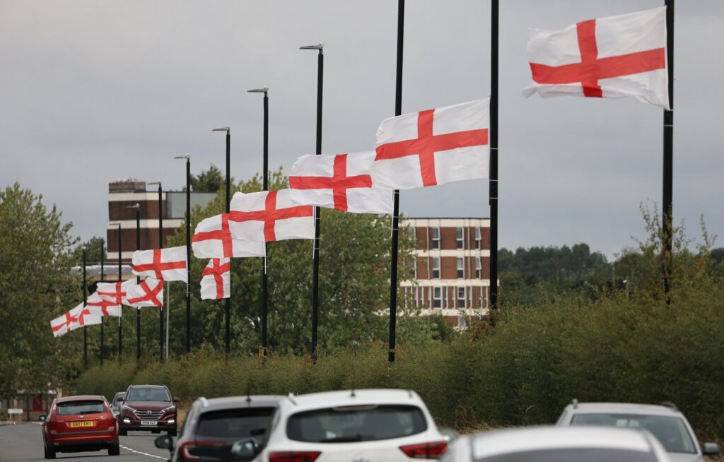 england-flags-flying-lampposts-genners-1017178661