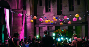 Dulakes perform live in Left Bank