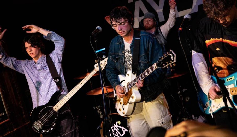 Arkayla perform live at Oporto